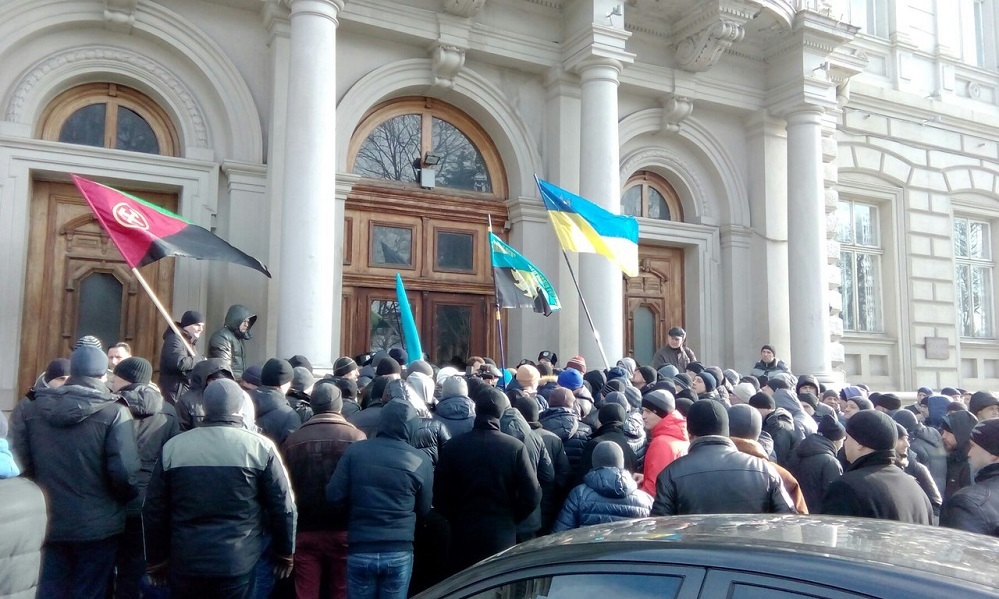 Miners protest at the Lviv state administration building lviv january 2016 2α