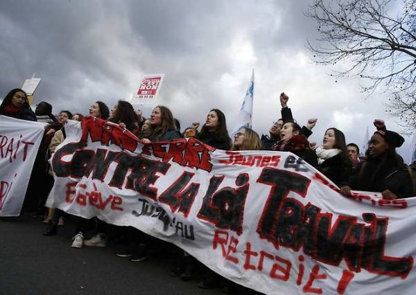 Μεγαλώνει το κύμα αντίστασης στη Γαλλία... μια αγωνιστική ανταπόκριση