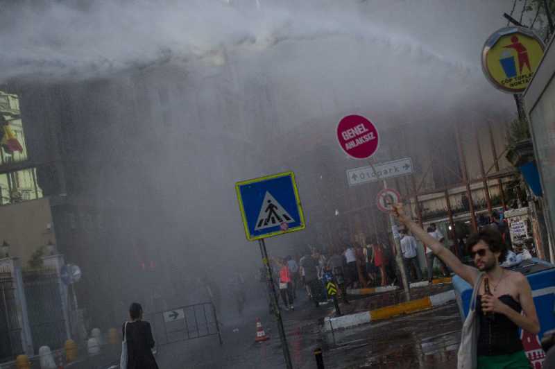 12c_turkish-police-use-water-cannons-rubber-bullets-and-tear-gas-on-gay-pride-parade-body-image-1435520336.jpg