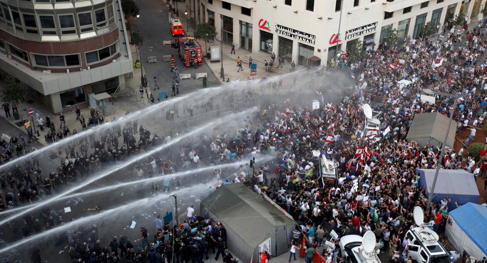 188a-Daher__Το-κίνημα-Εσείς-Βρομάτε-του-ΛιβάνουYouStink.jpg