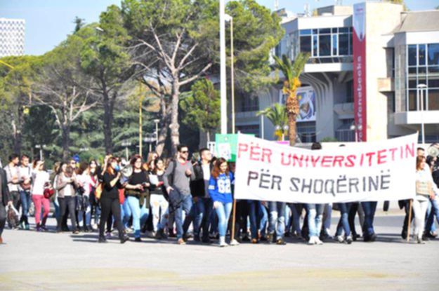 studentet ne proteste