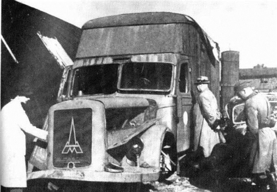 2 Κλειστά φορτηγά με τα οποία μεταφέρονταν και θανατώνονταν Εβραίοι στην περιοχή της Γιουγκσλαβίας