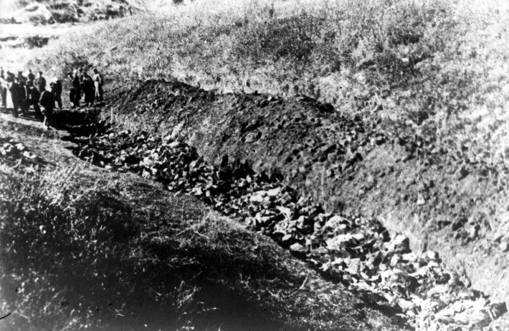 4 A mass grave at Babyn Yar of the murdered