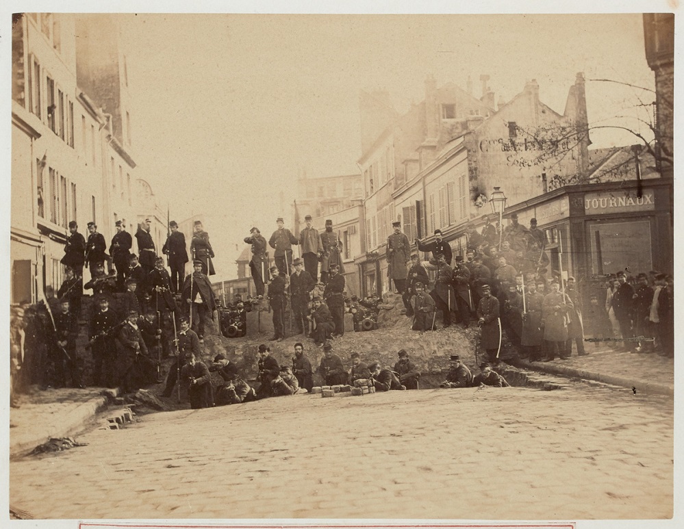 Α 5 image anonyme barricade de la rue des amandiers pres le cimetiere du pere lachaise. 18 mars 1871