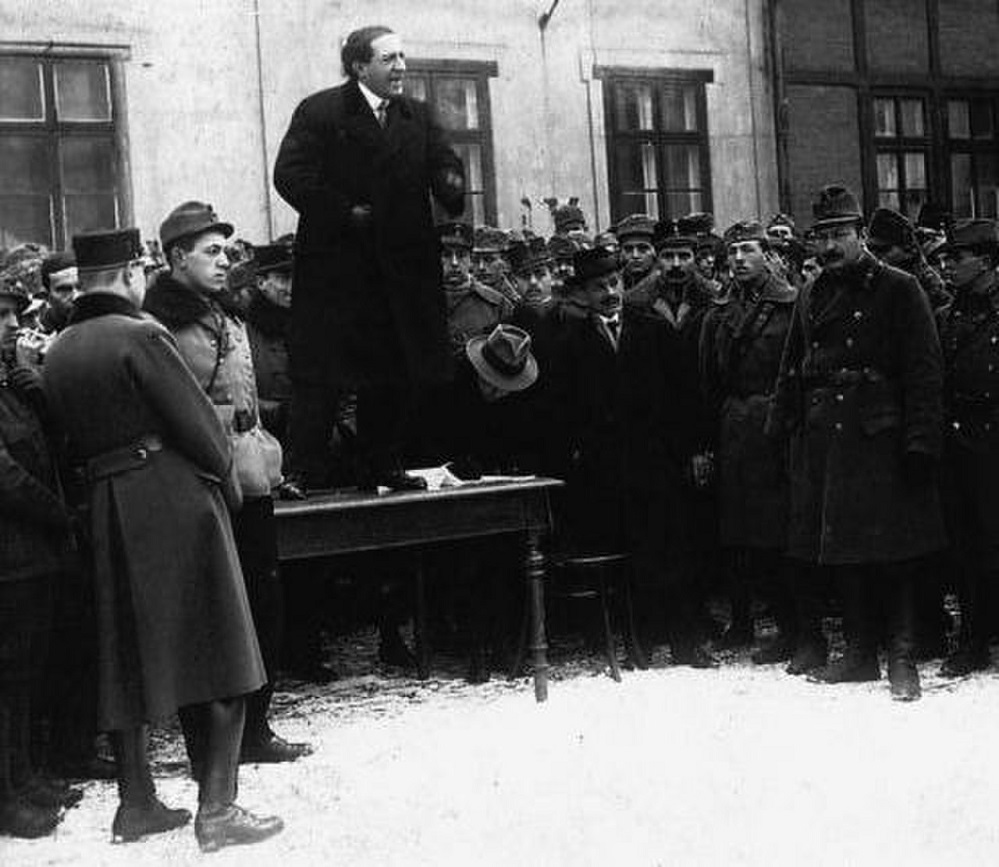 15 József Pogány speaking to Red Army soldiersjpg