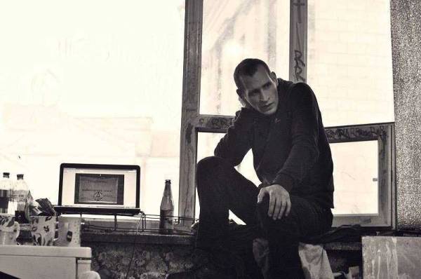 «Υπερασπίζοντας την ελευθερία χωρίς δογματισμούς». Ο Ουκρανός καλλιτέχνης και αναρχικός Ντέιβιντ Τσίτσκαν έπεσε στο μέτωπο της Ζαπορίζια