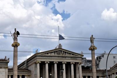 &quot;Δεν θα γίνεις Έλληνας ποτέ&quot;: Δυσθεώρητοι &quot;κόφτες&quot; εξαφάνισαν το 90% των αιτούντων πολιτογράφηση!