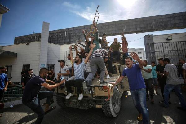 Από την ύβρη στην ταπείνωση: Οι 10 ώρες που συγκλόνισαν το Ισραήλ