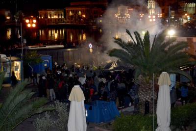 Μυτιλήνη: Τους περικύκλωσαν, τους άνοιξαν τα κεφάλια και έφυγαν ανενόχλητοι