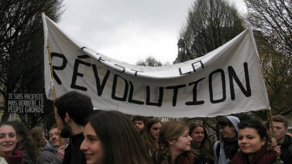 ΕΣΕ: Γαλλία, μια αυθόρμητη εξέγερση