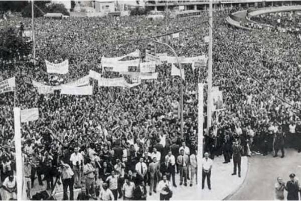 Πενήντα χρόνια μετά τις 24.7.1974: Ποιος φοβάται τη μεταπολίτευση; του Κώστα Παπαδάκη