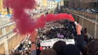 Μαζικές διαδηλώσεις νέων και εργαζομένων σε ολόκληρη την Ιταλία