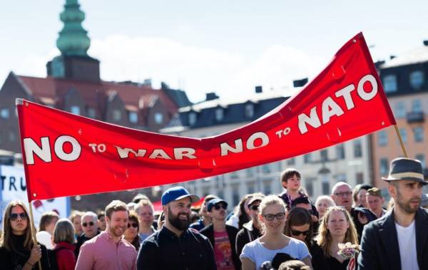 Η Αριστερά αντιστέκεται καθώς η Σουηδία κινείται προς την ένταξη στο ΝΑΤΟ