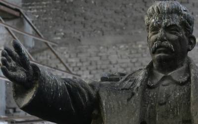 «Εχθροί ή κρυφοί φίλοι του αντικομμουνισμού;»