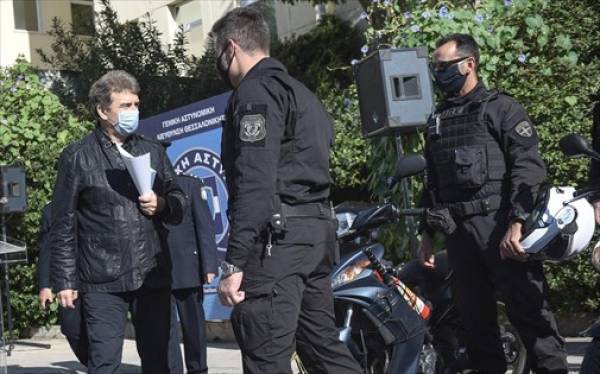 Απροκάλυπτη ομολογία Χρυσοχοΐδη: “Δεν μεταδίδεται έξω, στην ατμόσφαιρα, ο ιός, Ο ιός μεταδίδεται σε κλειστούς χώρους.”