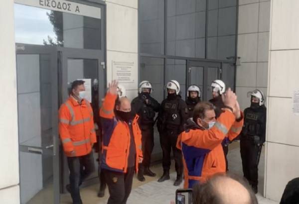 ΑΝΤΑΡΣΥΑ: Καταγγελία για την επέμβαση των ΜΑΤ στις εγκαταστάσεις της Kavala Oil