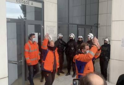 ΑΝΤΑΡΣΥΑ: Καταγγελία για την επέμβαση των ΜΑΤ στις εγκαταστάσεις της Kavala Oil