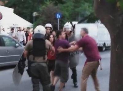 Απρόκλητη επίθεση των ΜΑΤ σε πορεία για την αύξηση των ενοικίων στο Κουκάκι.