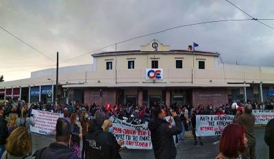 Συγκέντρωση της Αντικαπιταλιστικής Αριστεράς στο Σταθμό Λαρίσης: Έσπασε η απαγόρευση, παρά την επίθεση της ΕΛΑΣ