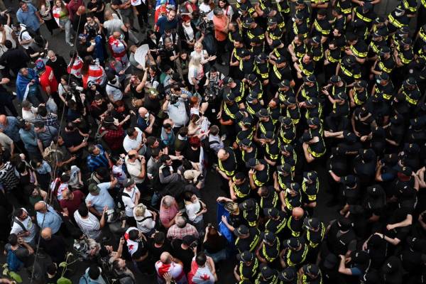 Για τη ρίζα των μαζικών κινητοποιήσεων στη Γεωργία