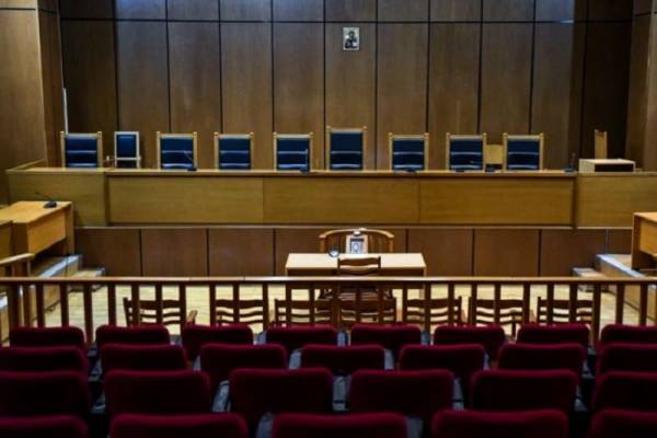 Κώστας Παπαδάκης: Η δίκη Ρουβίκωνα και η αναστήλωση των ενόρκων