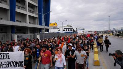 10/4: Μεγάλη διαδήλωση στο λιμάνι του Πειραιά-φωτορεπορτάζ