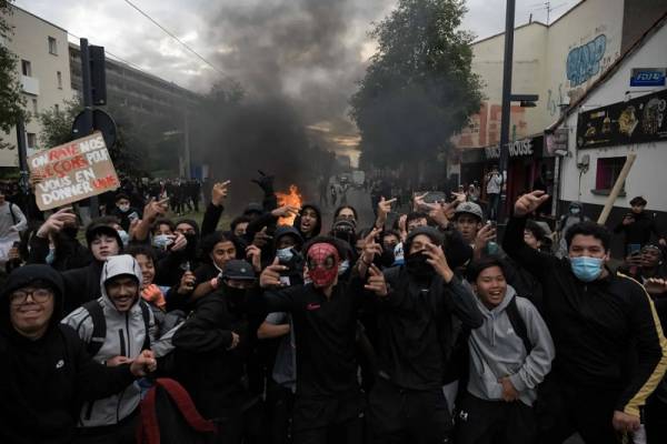 Να παραιτηθούν οι Νούνιες και Ζεφρέ! Αυτοί είναι που σπέρνουν την καταστροφή - NPA l’Anticapitaliste (NPA-A)