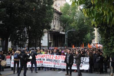 Μπήκαν στην ΕΡΤ οι εκπαιδευτικοί που έχουν μετατρέψει την Πρυτανεία σε κέντρο αγώνα-ανακοίνωση και βίντεο