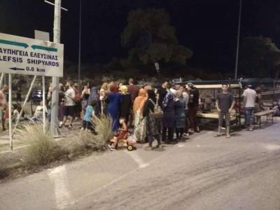 Διαμαρτυρίες προσφύγων στη Θήβα και την Ελευσίνα