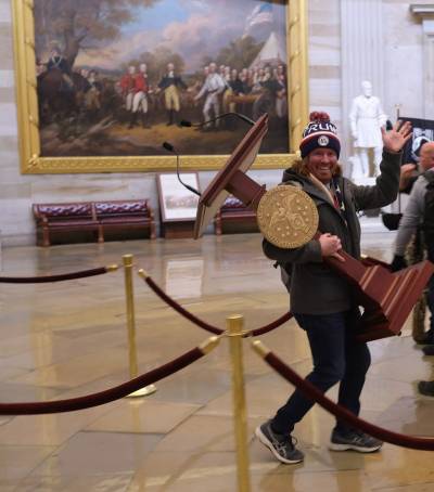 Δεν μπορούμε να αφήσουμε τη χθεσινή φάρσα να γίνει τραγωδία αύριο