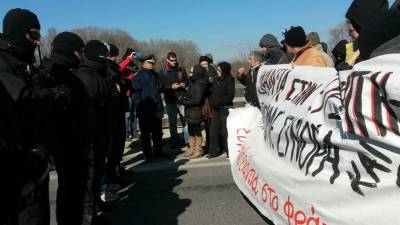 Η αστυνομία μπλόκαρε την πορεία στην Ειδομένη
