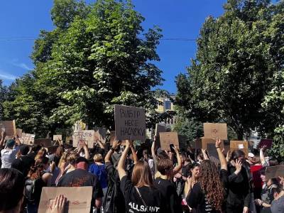 Ξέρετε πολλούς λαούς να κινητοποιούνται και να διώχνουν τον αρχηγό του γενικού επιτελείου στρατού της χώρας τους; - γράφει ο Daniel Tanuro