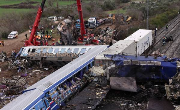 ΠΕΝΕΝ: 8 Mάρτη 2023 - 24ωρη Παμπειραϊκή απεργία σε όλες τις κατηγορίες πλοίων.