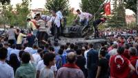 Ποιο είναι το συμπέρασμα του Φαντάρου στην Ελλάδα από το Πραξικόπημα των στρατηγών στην Τουρκία;