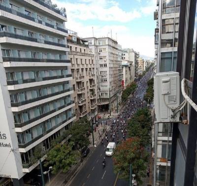 Τεράστια μοτοπορεία των απεργών εργαζομένων ντελιβερι- κούριερ