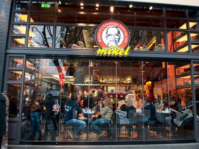 Attack: Όταν η ζωή σου αξίζει 3 ευρώ/ώρα και ό,τι πάρεις φιλοδώρημα