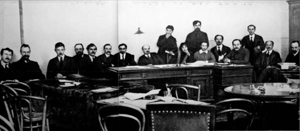 «Η δικτατορία της δημοκρατίας»; Το Συμβούλιο των Λαϊκών Επιτρόπων ως κυβέρνηση συνασπισμού Μπολσεβίκων-Αριστερών Σοσιαλιστών Επαναστατών, Δεκέμβριος 1917-Μάρτιος 1918