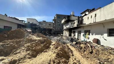 Το Ισραήλ γκρεμίζει με μπουλντόζες το νοσοκομείο Καμάλ Άντουαν της Γάζας και «θάβει ζωντανούς» δεκάδες ανθρώπους