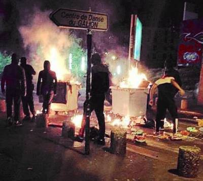 Νέες συγκρούσεις διαδηλωτών και αστυνομικών στα παρισινά προάστια