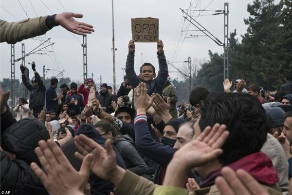 ΑΝΤΑΡΣΥΑ: Αλληλεγγύη στους αγώνες των προσφύγων