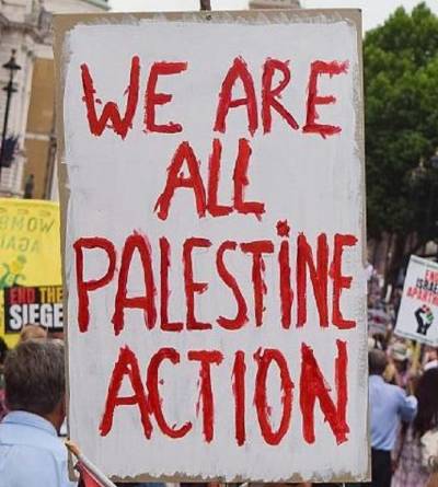 52 ακαδημαϊκοί και συγγραφείς καταδικάζουν την απαγόρευση της Palestine Action στο Ηνωμένο Βασίλειο