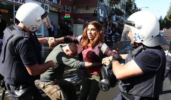 Τουρκία: Συνελήφθησαν οι δύο αριστεροί συνδήμαρχοι του Ντιγιάρμπακιρ
