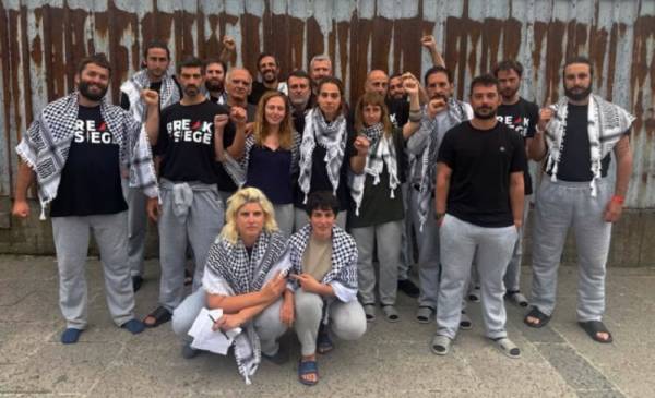Συνέντευξη των μελών του Greek Global Sumud Flotilla: Το πλωτό κέντρο βασανιστηρίων του Ισραήλ, δείγμα της βαρβαρότητας που βιώνουν οι Παλαιστίνιοι