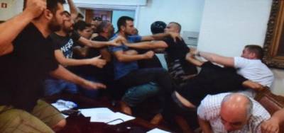 ΑΝΤΑΡΣΥΑ Μαγνησίας: Έξω οι μπράβοι και η αστυνομία απο το δημαρχείο. Ολοι στο δημοτικό συμβούλιο την Τρίτη 28/08 στις 09:00. Το νερό ειναι δημόσιο κοινωνικό αγαθο.