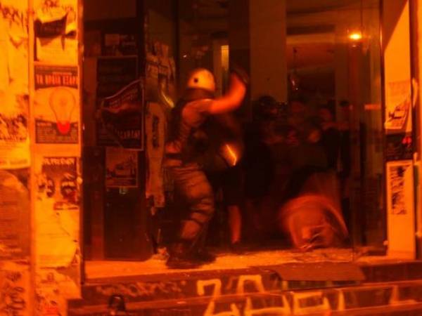 ΑΝΤ.ΑΡ.ΣΥ.Α.: Καταγγελία της επίθεσης των ΜΑΤ στο Κ*ΒΟΞ