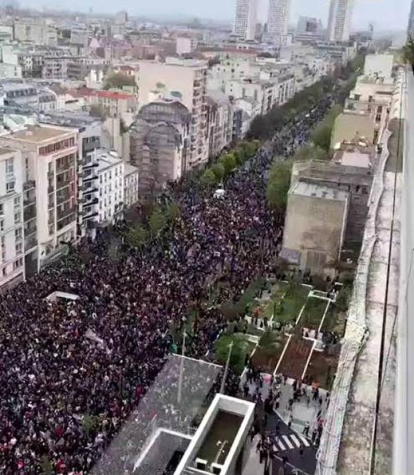 Ένα κύμα διαμαρτυρίας που απειλεί συθέμελα τον κόσμο του Μακρόν - του Léon Crémieux