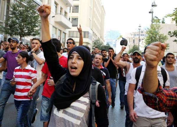 Το κίνημα «Εσείς Βρομάτε» κλονίζει το θρησκευτικό καθεστώς του Λιβάνου