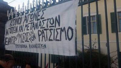 Λέσβος: Κατάληψη στα γραφεία του ΣΥΡΙΖΑ από πρόσφυγες