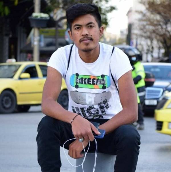 Ο Ανέες Μιρ θα ζει για πάντα στους αγώνες μας. Συγκέντρωση για τον θάνατο του νεαρού εργαζόμενου με μηχανάκι στην Καλλιθέα