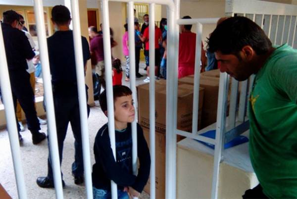 Σοβαρές καταγγελίες από την πρωτοβουλία Ηρακλείου για παραβίαση δικαιωμάτων και αυθαιρεσίες απέναντι σε πρόσφυγες